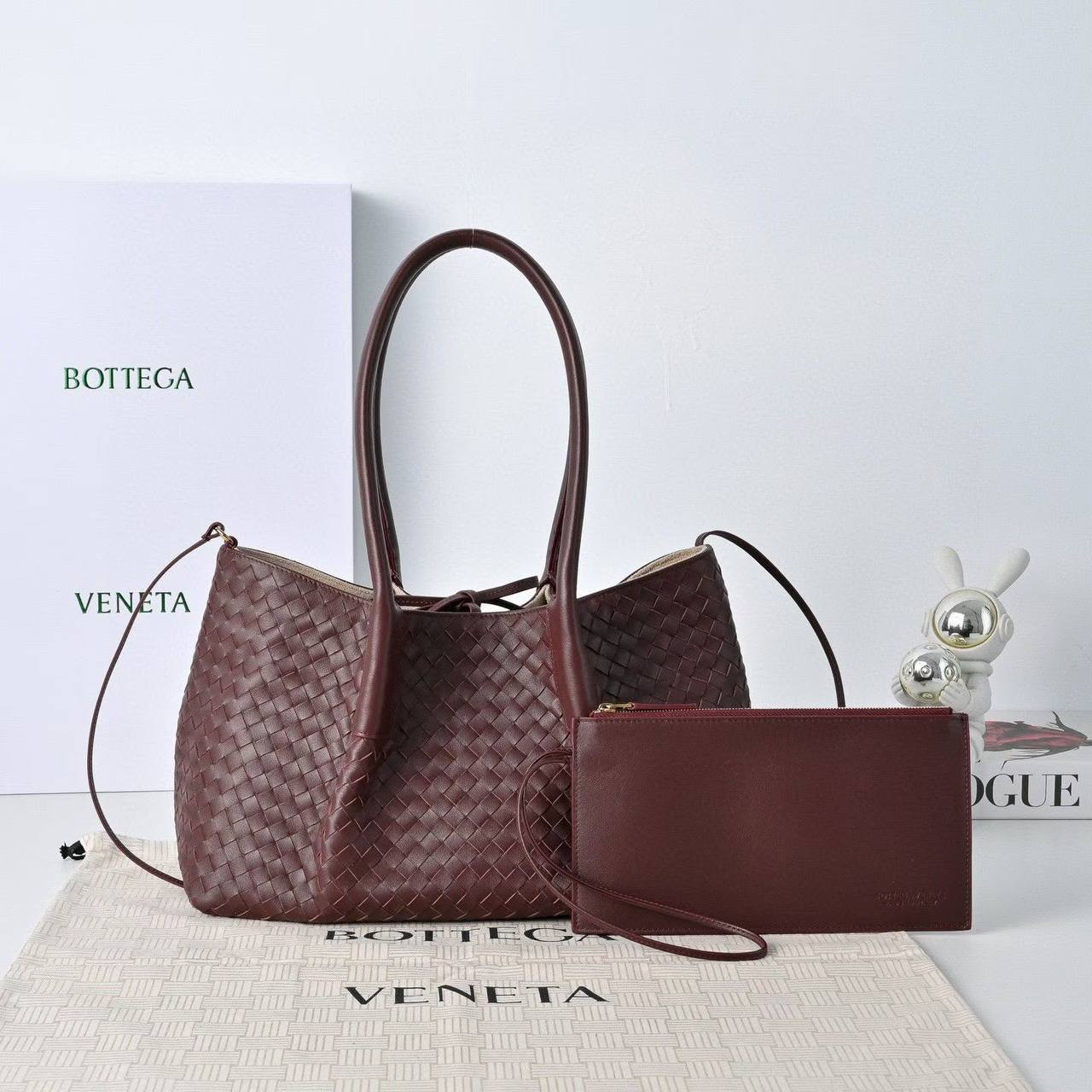 BOTTEGA
SUPER MASTER QUALITY 
SIZE:30 cm
For Price 👇 WhatsApp✅
0568585901 
0507557372
0552275751 Owner Zain 👌

Zain307
♥️♥️♥️