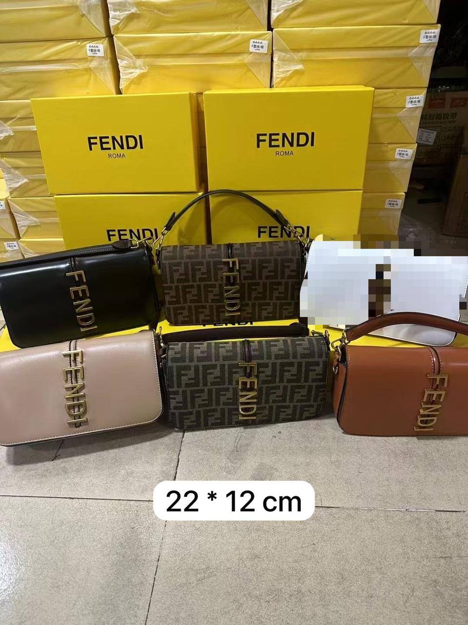 Fendi

1️⃣ First quality +🎁

Size : 25 * 14 cm
90 dhs🇦🇪🇦🇪

with box 🎁
Zain115
♥️♥️♥️