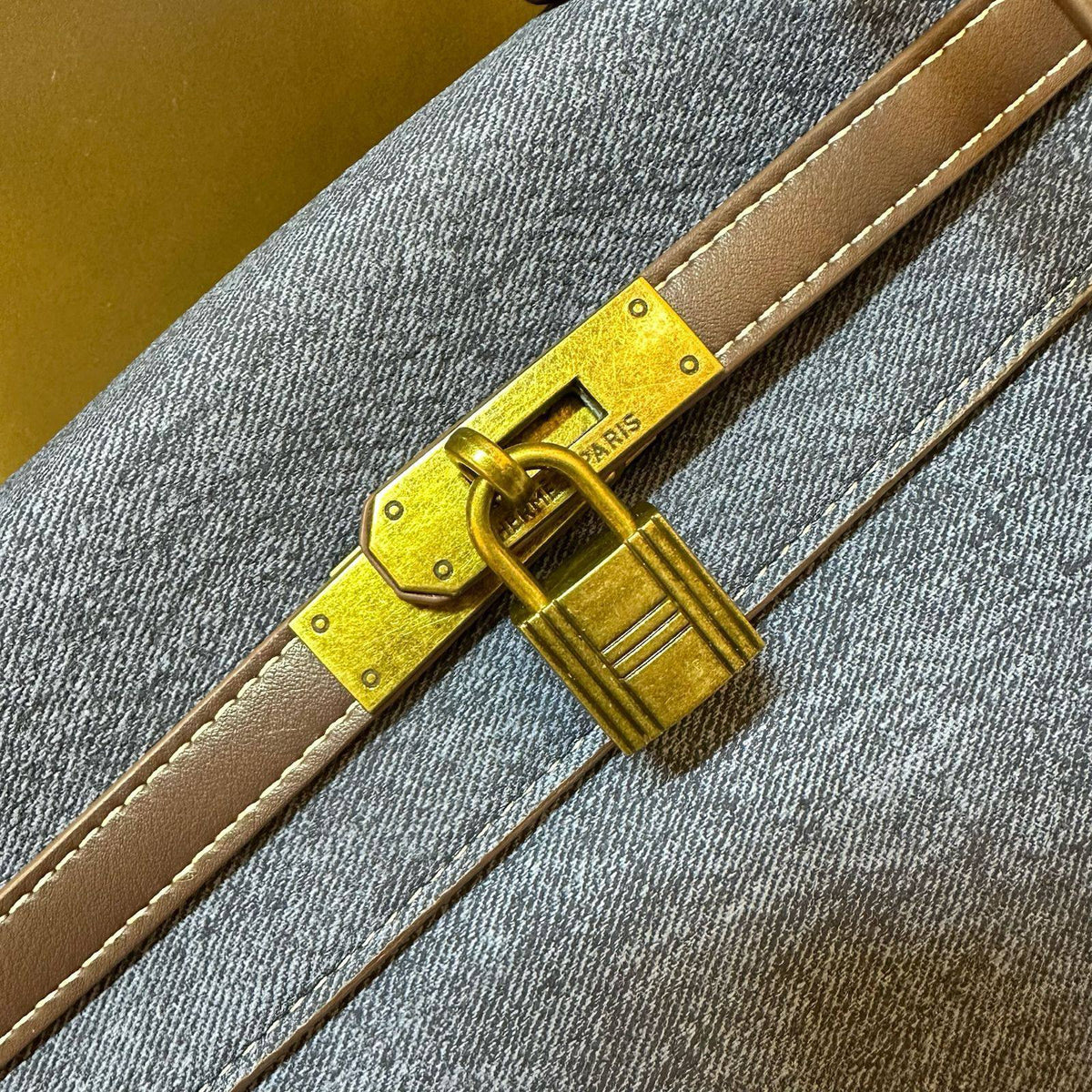HERMES

 NEW CAME
 BIG SIZE

100 dhs🇦🇪🇦🇪
Size:28cm

Zain295
Zain39
♥️♥️♥️