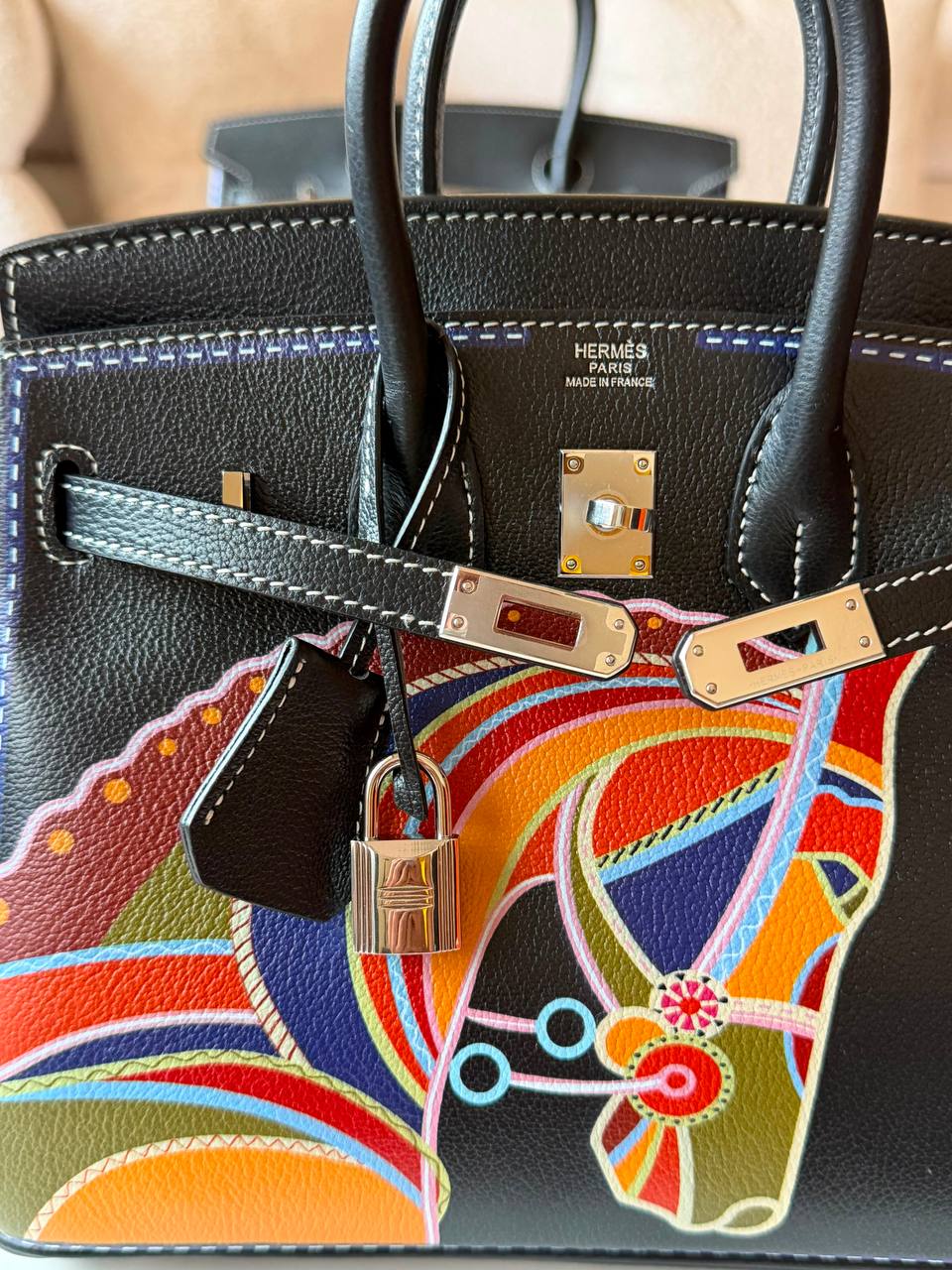 Hermes birkin 💕master quality😍with box❤️
25cm 600 dhs🇦🇪🇦🇪
30cm 720 dhs🇦🇪🇦🇪

Zain52
♥️♥️♥️
