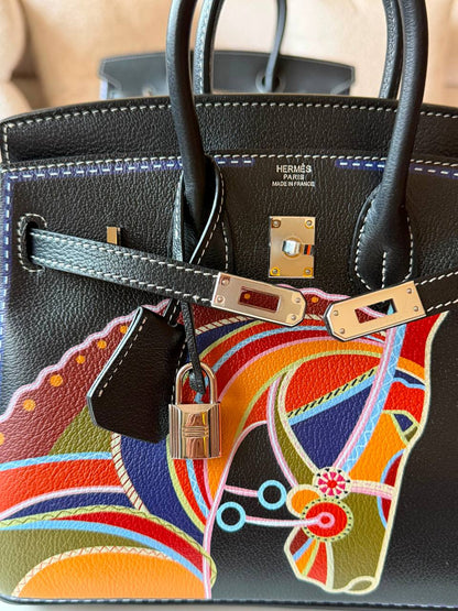 Hermes birkin 💕master quality😍with box❤️
25cm 600 dhs🇦🇪🇦🇪
30cm 720 dhs🇦🇪🇦🇪

Zain52
♥️♥️♥️