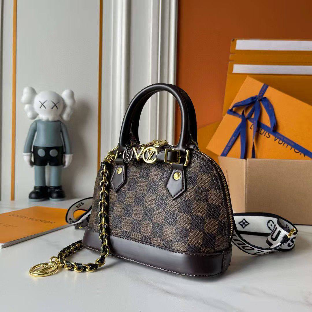 LV L001
 COPY ONE NEW CAME 

WITH BOX 🎁🎁🎁

245 dhs✅

Zain39
♥️♥️♥️