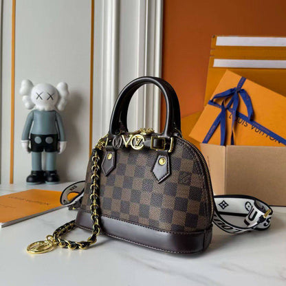 LV L001
 COPY ONE NEW CAME 

WITH BOX 🎁🎁🎁

245 dhs✅

Zain39
♥️♥️♥️