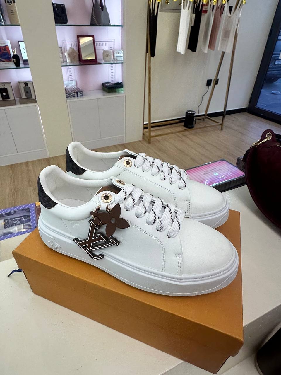 Lv

140 dhs

Valvet pretty shop 

♥️♥️♥️

Zc