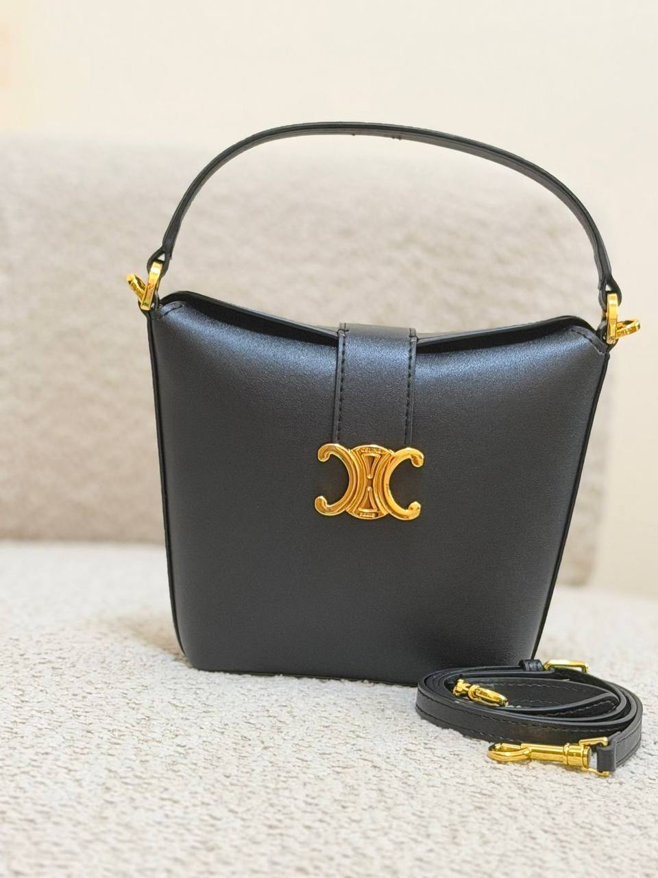 Celine

Big 215 dhs

Small 200 dhs 

Zain134
♥️♥️♥️