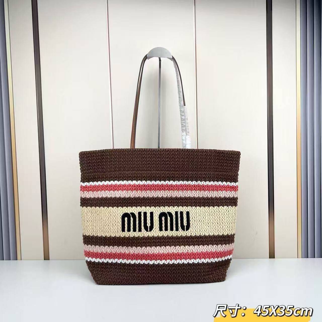 Miu Miu
300 dhs✅
Master🌺🌺

Zain153
♥️♥️♥️