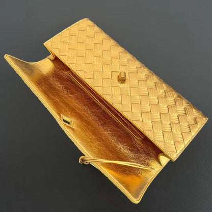 *Bottega Andiamo Clutch✅*
*Size 31 cm*
For Price 👇 WTSP Text Zain 0568585901

Zain274
♥️♥️♥️