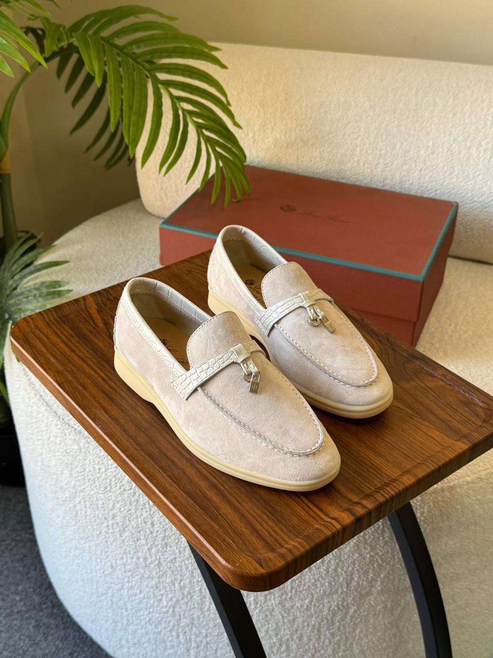 LORA PIANA 
SuperMaster Quality 💯
450 dhs💓
Size:36-41💥

Zain171
♥️♥️♥️
