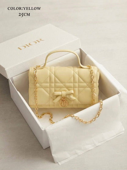 Dior
ɢᴏʟᴅᴄʜᴀɪɴ ʀᴇᴍᴏᴠᴀʙʟᴇ ᴄʜᴀɪɴ
ᴅᴇᴄᴏʀᴀᴛɪᴠᴇ ʙᴏᴡ/ᴍᴇᴛᴀʟ ᴅɪᴏʀ
ғʟᴀᴘ ᴄʟᴏsᴜʀᴇ
ᴡɪᴛʜʙᴏx
ʟᴀᴍʙsᴋɪɴ ᴍᴀᴛᴇʀɪᴀʟ
sɪᴢᴇ:25*14*9ᴄᴍ
120 dhs✅

Zain56
♥️♥️♥️