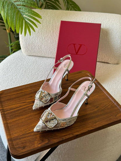 Valentino 
SuperMaster Quality 💯
520 dhs👑
Size: 36-41💥

Zain171
❤️❤️❤️
