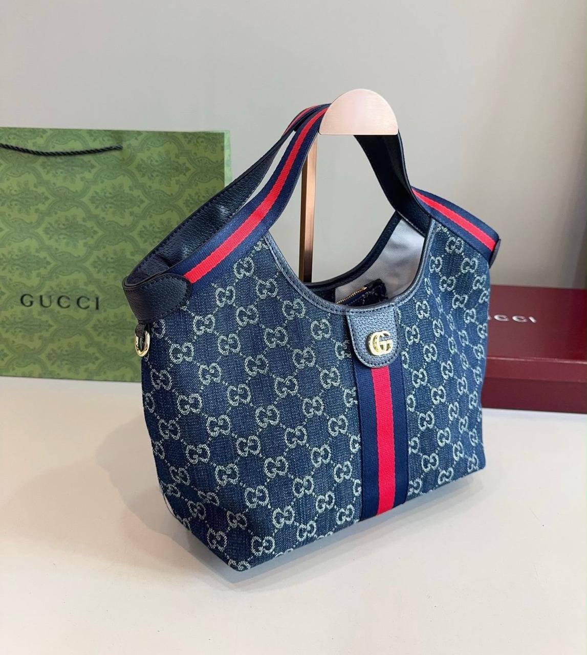 GUCCI 
COPY ONE 
SMALL SIZE 
WITH BOX 
140 dhs💓

Zain17
♥️♥️♥️