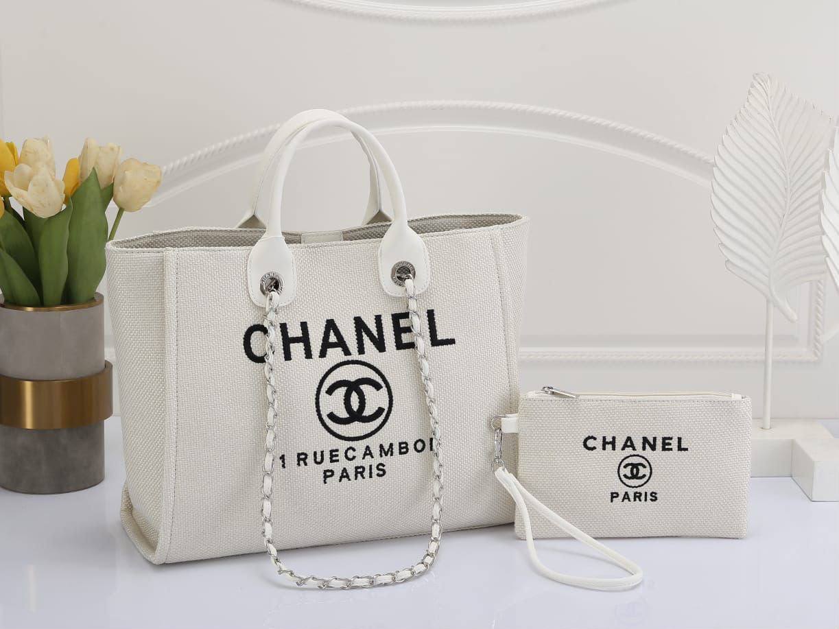 CHANEL 
GOOD QUALITY
100 dhs💓

Zain39
♥️♥️♥️