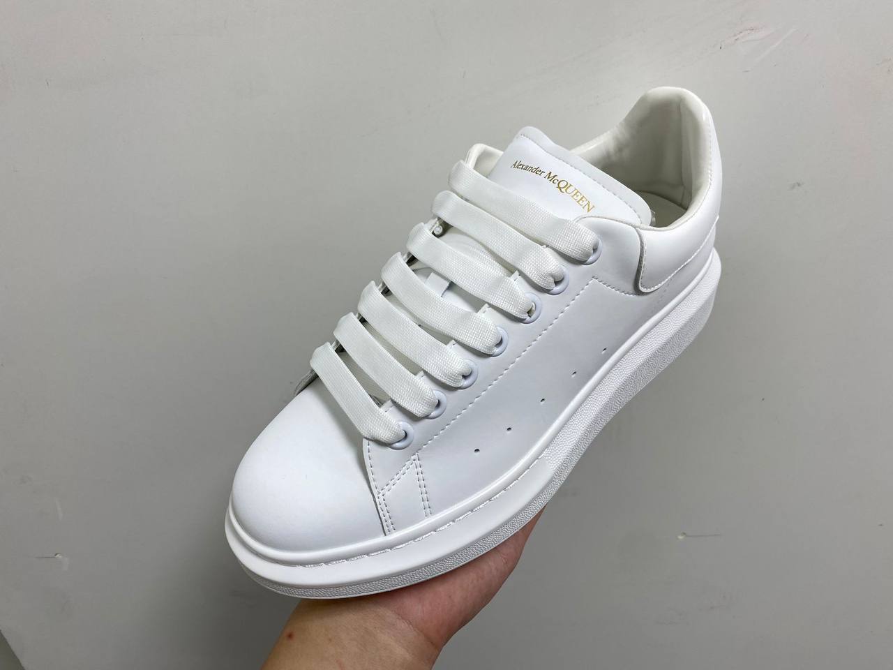 ALEXANDER MCQUEEN ‘ALL WHITE’🤍
Size 36-45 AVAILABLE 
250 dhs🪙💕

Zain242
♥️♥️♥️