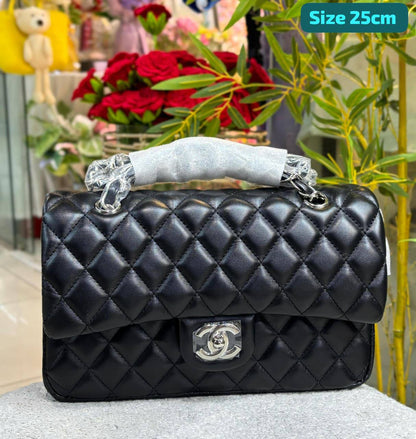 Chanel
Good quality 
with box 
105 dhs💛

Zain186
♥️♥️♥️