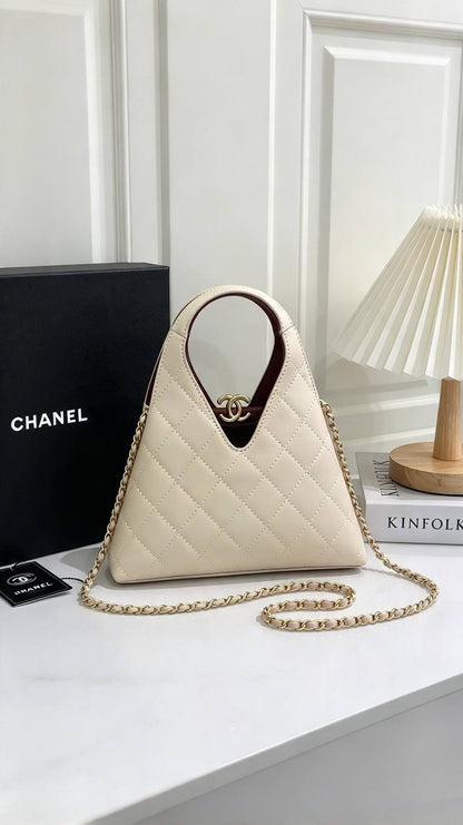 CHANEL

best quality 
with box

150 dhs🇦🇪🇦🇪🇦🇪

size24CM
Zain290
♥️♥️♥️