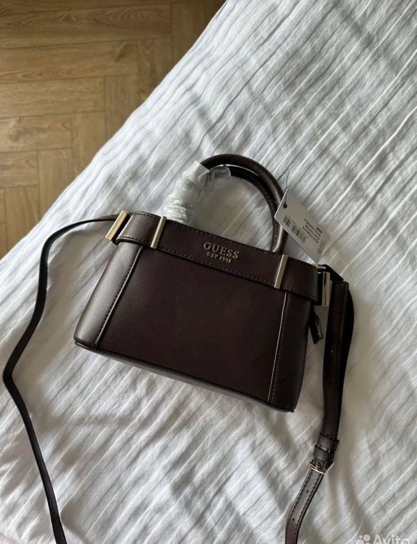 Guess

110 dhs✅

high quality 

With box
🎁🎁🎁

Zain26
♥️♥️♥️