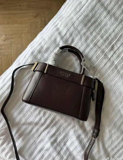Guess

110 dhs✅

high quality 

With box
🎁🎁🎁

Zain26
♥️♥️♥️