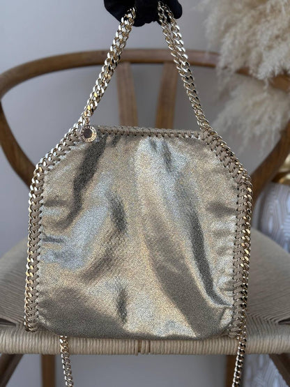 STELLA McCARTENY
25cm
350 dhs✅
Top quality

Zain167
♥️♥️♥️