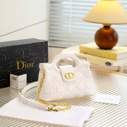 Dior 

with box 
🎁🎁🎁

105 dhs🪙🌨️

Zain177
♥️♥️♥️