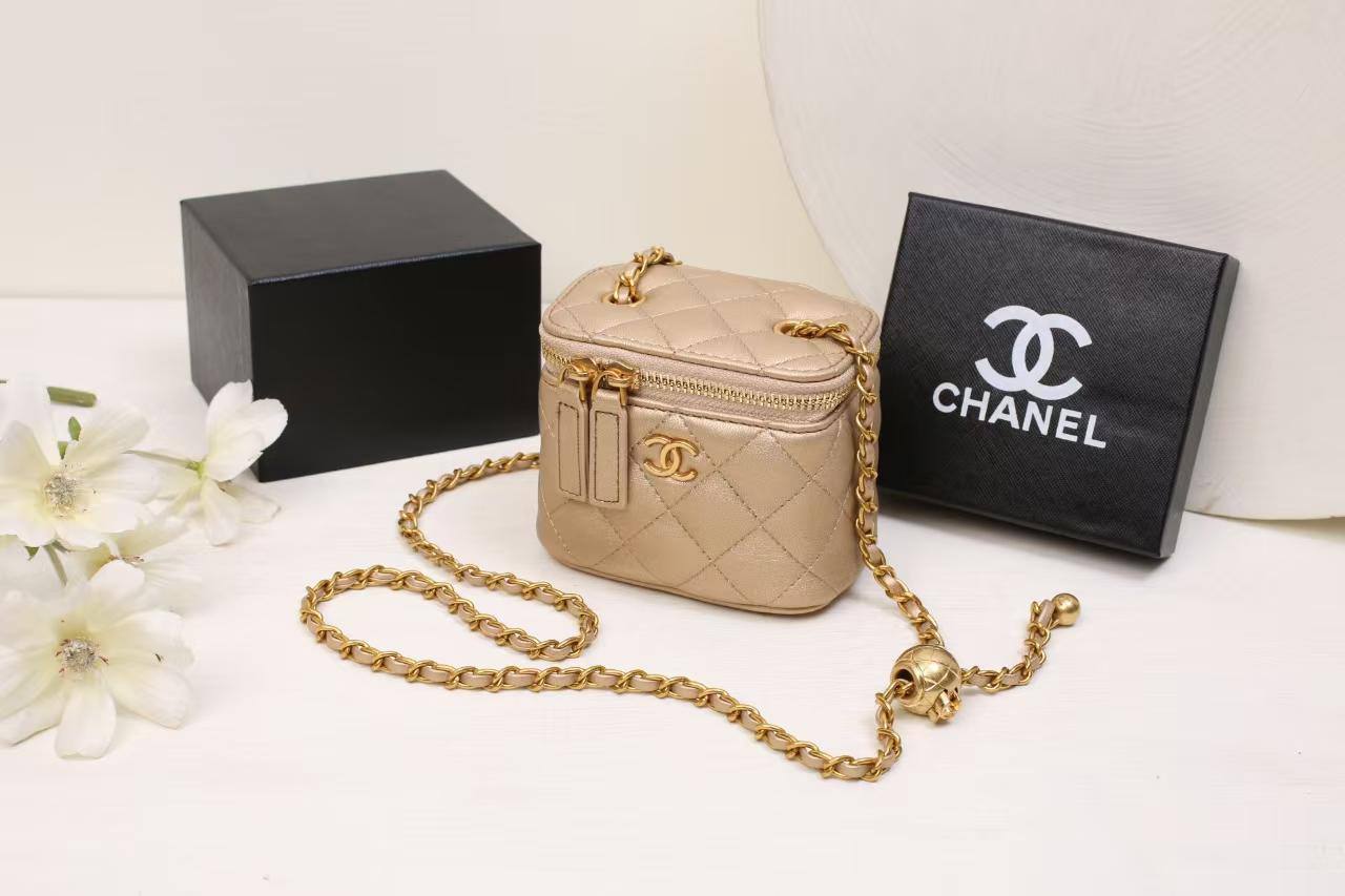 Chanel
with box
110 dhs✅
good quality

Zain194
Zain161
♥️♥️♥️