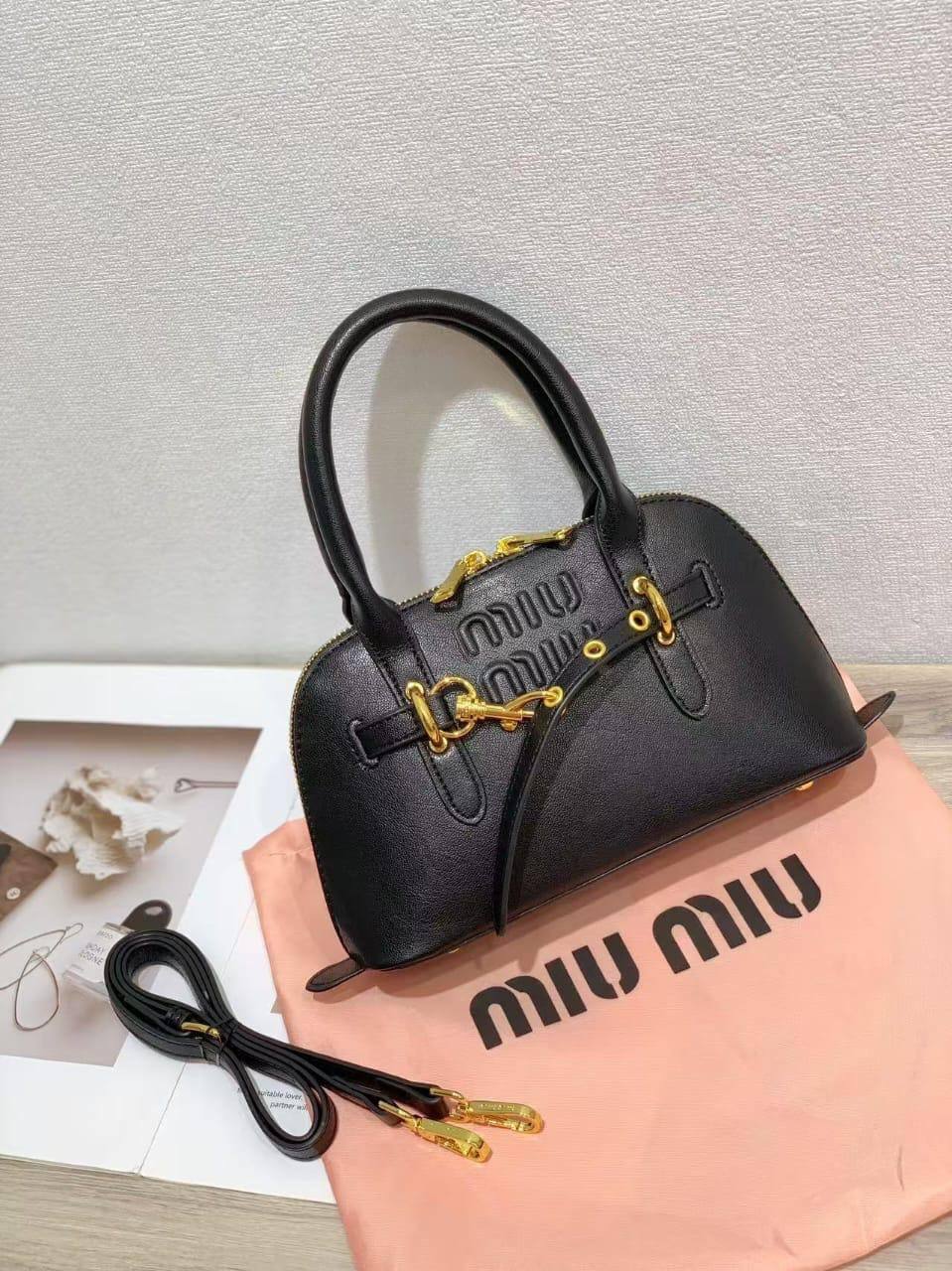 Miu Miu
High quality
90 dhs✅

Zain50
♥️♥️♥️