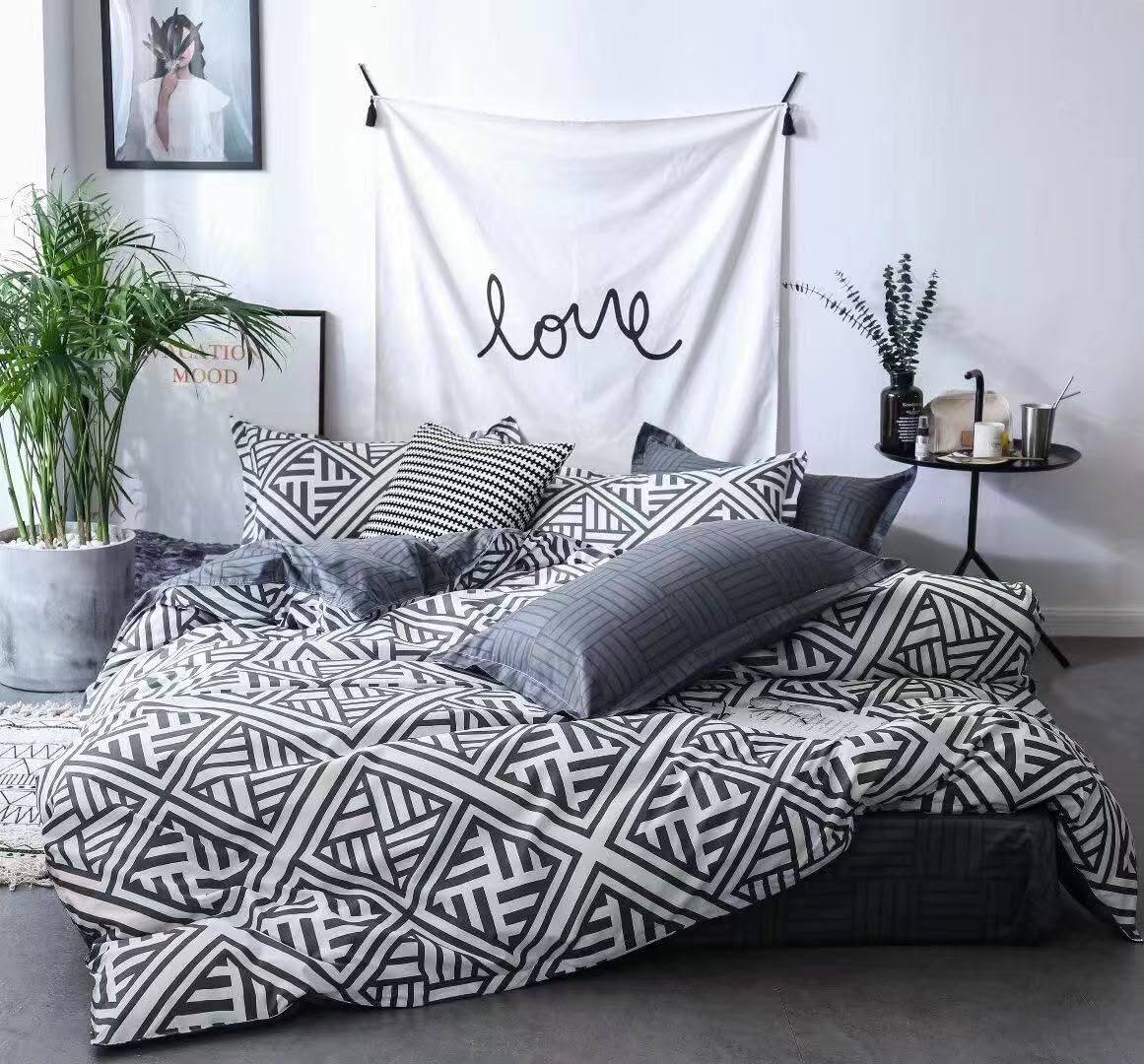 Comfort set
💛Single 4pcs set
1 comfort 
1 bedsheets 
2 pillowcases 
100 dhs🇦🇪🇦🇪

Zain99
♥️♥️♥️