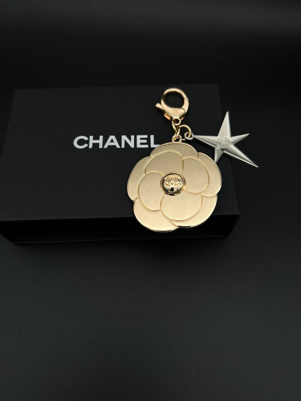 *Key Chain ❤️‍🔥*
Master quality 💯
With normal boxes 🗃️ 
50 dhs💓
With master box 📦 
60 dhs💓

Zain216
♥️♥️♥️