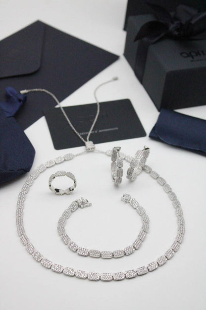 Master branded accessories 

Ask Price WhatsApp

0568585901
0507557372

Zain122
♥️♥️♥️