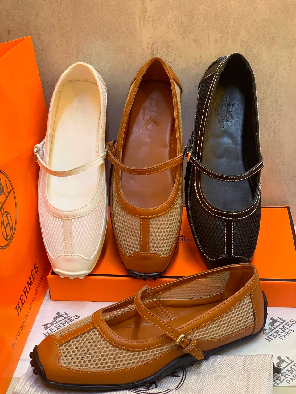 Hermes Kichu ballet flats 
Good quality 
Size 36-41  
230 dhs✅

Zain88
♥️♥️♥️