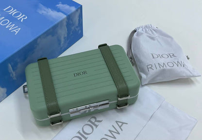 Rimowa 
Dior
  20Cm 

With Box🎁🎁🎁
280 dhs✅

Zain131
♥️♥️♥️