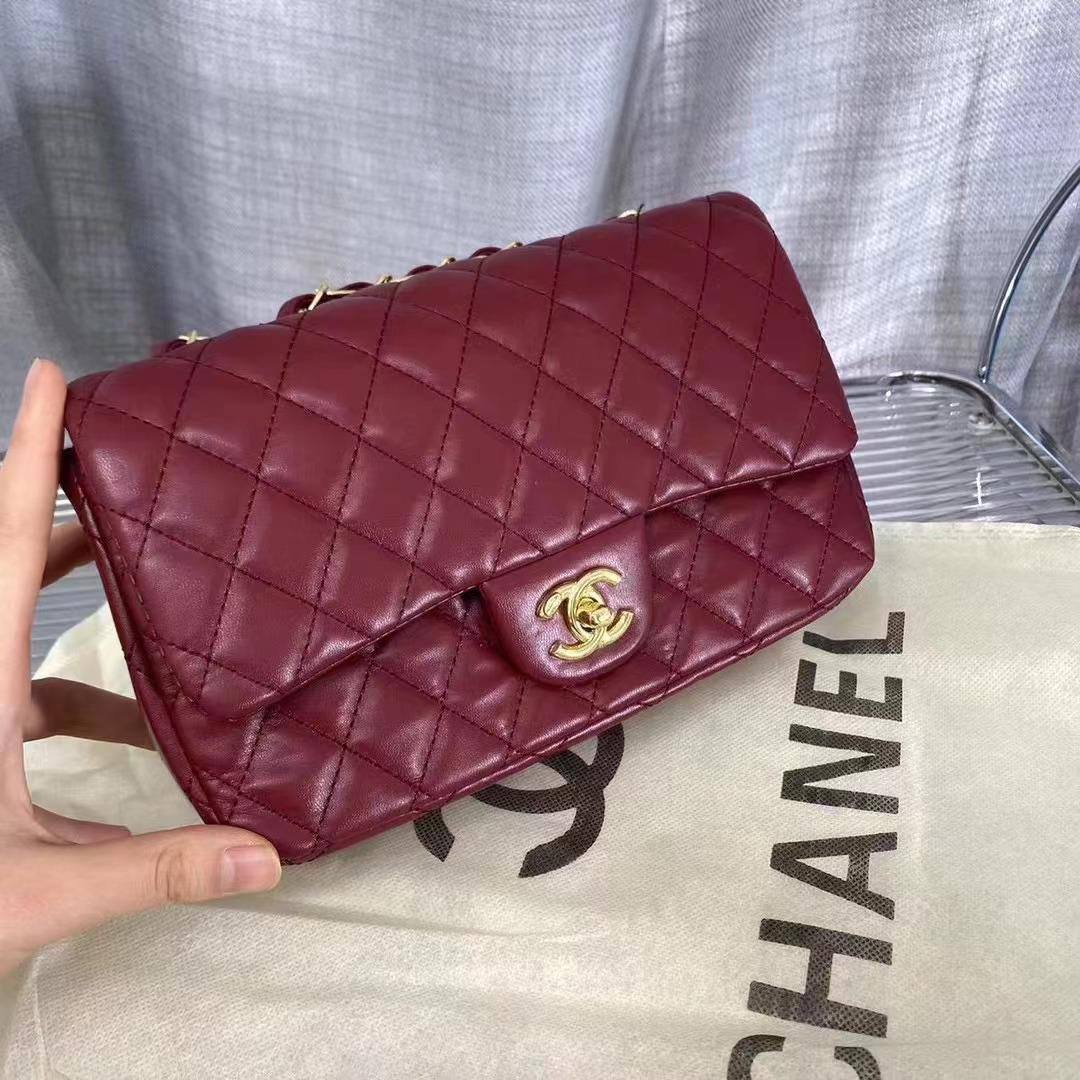 Chanel


With box 🎁🎁🎁

75 dhs❣️

Zain50
♥️♥️♥️