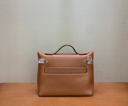 Hermes
maroon / etoupe / brown

Single rolled leather top handle

Classic, elegant and timeless🙂‍↔️

For Price 👇 WhatsApp✅
0568585901 
0507557372
0552275751 Owner Zain 👌

Zain325
♥️♥️♥️