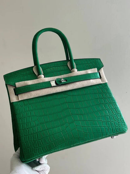 Hermes
High quality
120 dhs💓

Zain50
♥️♥️♥️