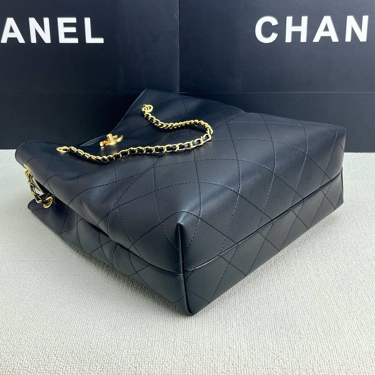 CHANEL

 NEW CAME 

GOOD QUALITY 
110 dhs🇦🇪🇦🇪

Zain295
♥️♥️♥️