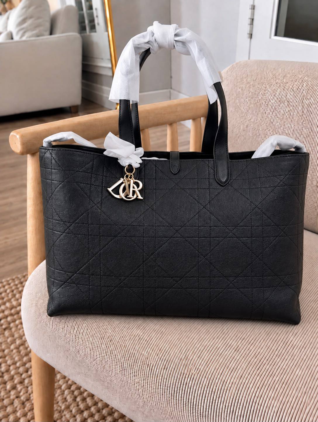DIOR  

SUPER MASTER QUALITY 
Size :41 cm
AVAILABLE 

For Price 👇 WhatsApp✅
0568585901 
0507557372
0552275751 Owner Zain 👌

Zain307
♥️♥️♥️