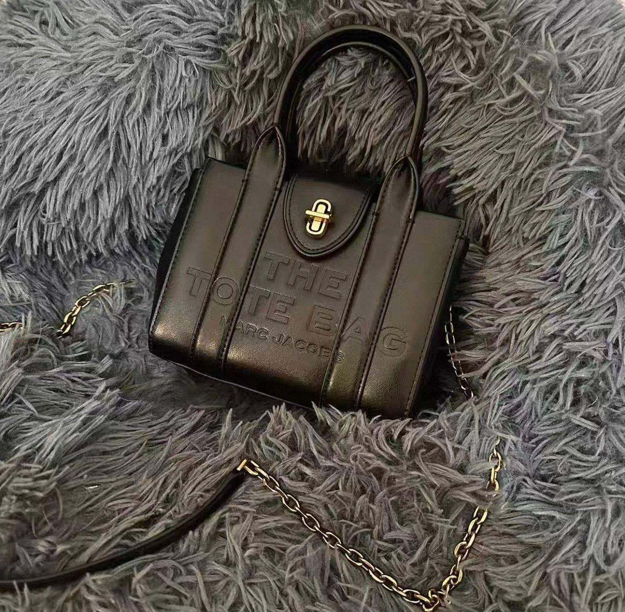 The Tote Bag
100 dhs✅
good-quality 

with box
🎁🎁🎁

Zain35
♥️♥️♥️