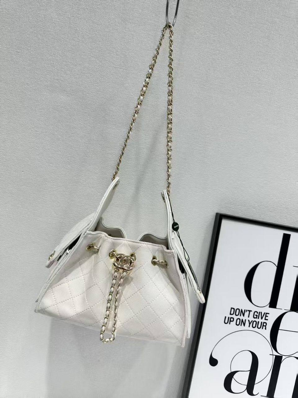 Chanel

110 dhs🇦🇪🇦🇪

Zain143
♥️♥️♥️