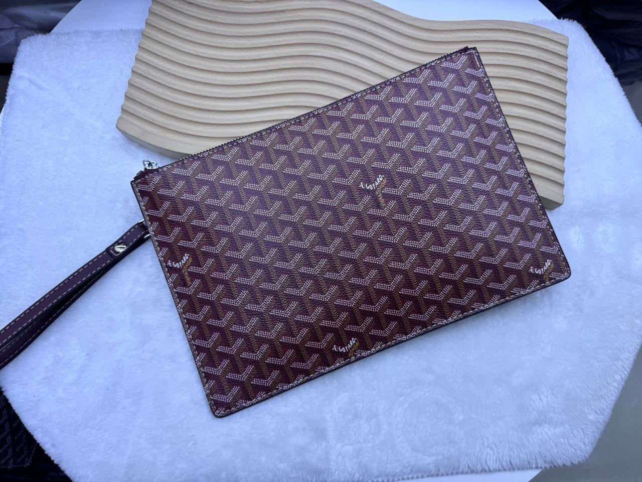 Goyard 

with box🎁🎁🎁

size：30×20
65 dhs💓

Zain114
♥️♥️♥️