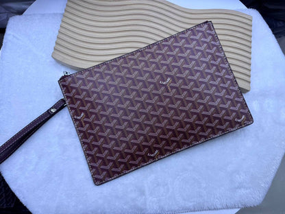 Goyard 

with box🎁🎁🎁

size：30×20
65 dhs💓

Zain114
♥️♥️♥️