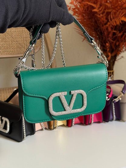 VALENTINO
20cm
350 dhs💓
Top quality 
With box🎁

Zain167
♥️♥️♥️