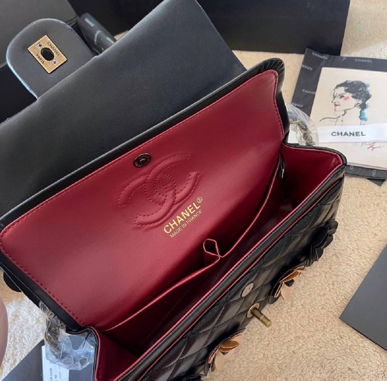 CHANEL COPY ONE NEW CAME WITH BOX 
150 dhs🇦🇪🇦🇪

Zain39
♥️♥️♥️