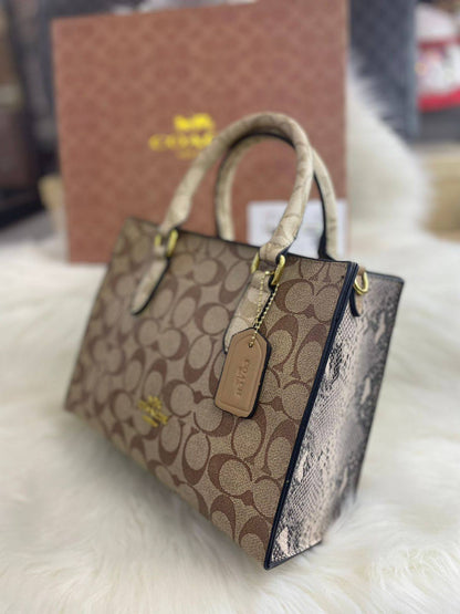 New arrival
Coach

25cm

with box

100 dhs🇦🇪🇦🇪

Zain118
♥️♥️♥️