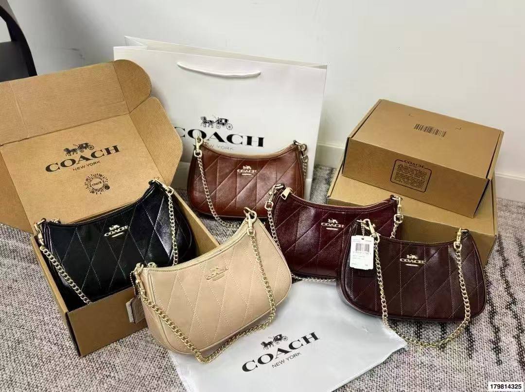 Coach 

Size:26cm

90 dhs🇦🇪

With box 
🎁🎁🎁

Zain148
♥️♥️♥️