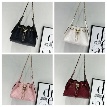 CHANEL

best quality 
with box

110 dhs🇦🇪🇦🇪

size22CM
Zain290
♥️♥️♥️