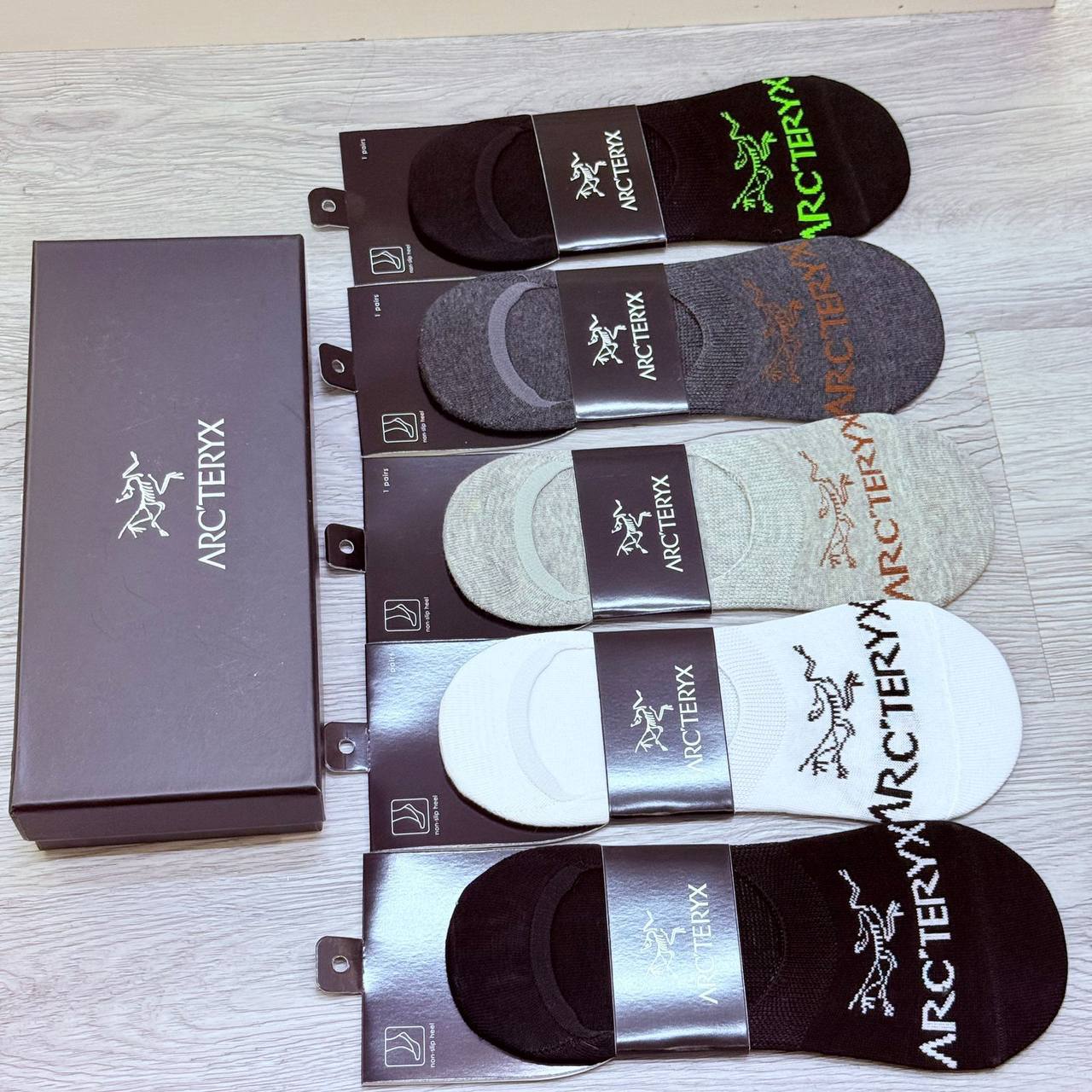 NEW CAME
SOCKS 
GOOD QUALITY 
35 dhs✅
(IN ONE BOX 5 PAIRS)

Zain40
♥️♥️♥️