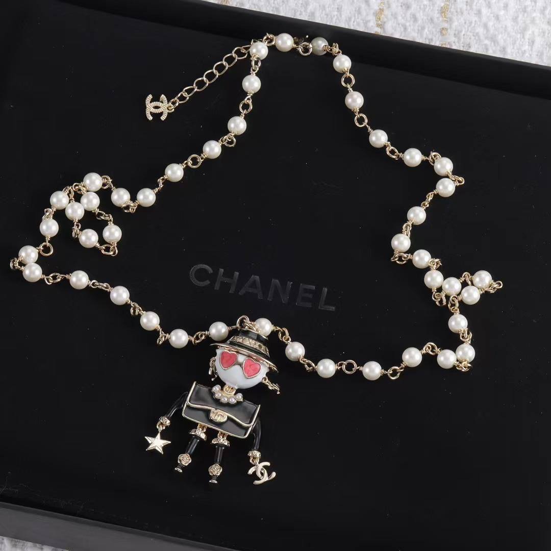 CHANEL🦋*
Necklace ❤️‍🔥
Earring❣️
Master quality 💯
With normal boxes 📦 
170 dhs🪙💕
With master box 🗃️ 
180 dhs🪙💕

Zain216
♥️♥️♥️