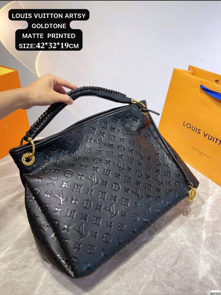 LV ᴀʀᴛsʏ 
ʜᴀɴᴅʙᴀɢ ɢᴏʟᴅᴛᴏɴᴇ
ᴄᴏᴀᴛᴇᴅ ᴄᴀɴᴠᴀs ʟᴇᴀᴛʜᴇʀ 
sɪᴢᴇ:42ᴄᴍ
110 dhs✅

Zain56
♥️♥️♥️
