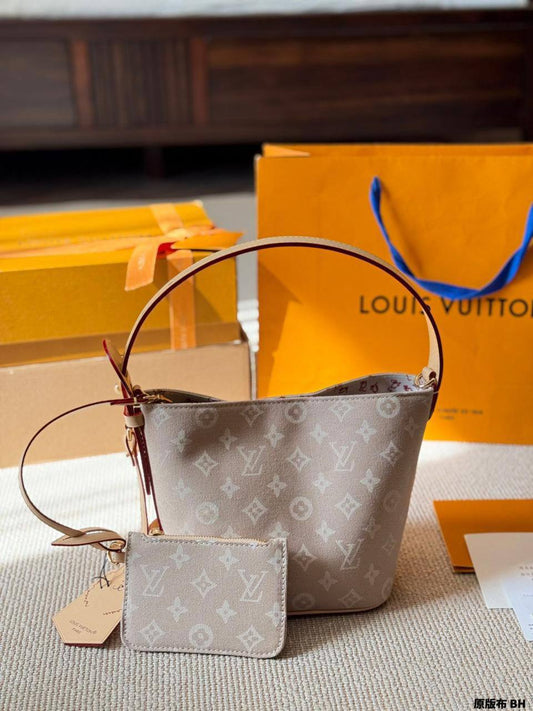 New Lv Master
Small 310 dhs🪙💚
Big 320 dhs🪙💚

Zain228
♥️♥️♥️