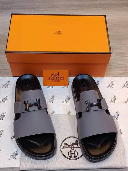 Hermes Slipper
High Quality 
Size 40 To 45
105 dhs🇦🇪🇦🇪

Zain120
♥️♥️♥️