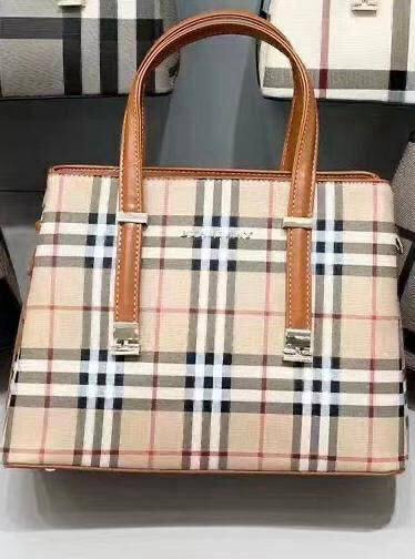 Burberry 
Good Quality 
100 dhs🪙💕

Zain250
♥️♥️♥️
